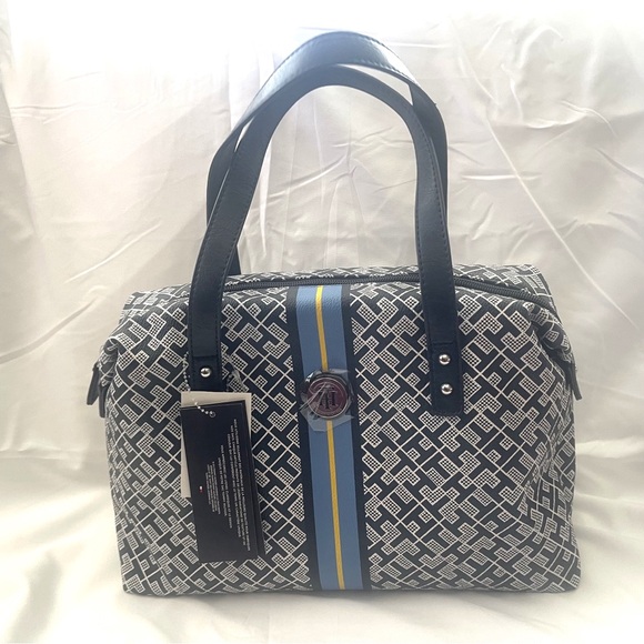 Tommy Hilfiger Satchel – Iconic Style & Practical Design - Picture 2 of 12